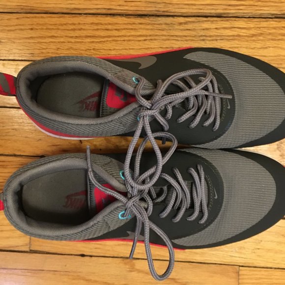 Nike Sneakers Grey Red White US 8.5/UK 6 - Picture 2 of 4